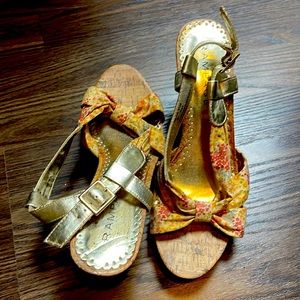 Rampage cork platforms with gold and floral straps sz 9.5!